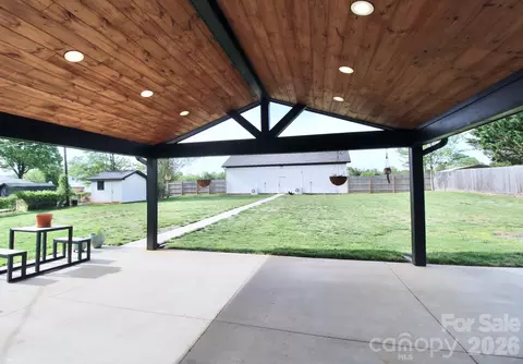 Exterior - 2555 Belshire Dr, Conover, NC 28613 photo 2 of 4