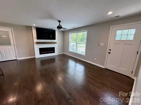 Living - 2555 Belshire Dr, Conover, NC 28613 photo 2 of 4
