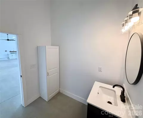 Bath - 2555 Belshire Dr, Conover, NC 28613 photo 6 of 6