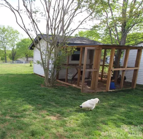 Exterior - 2555 Belshire Dr, Conover, NC 28613 photo 3 of 4