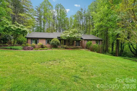 9 Westbridge Dr, Hendersonville, NC 28739