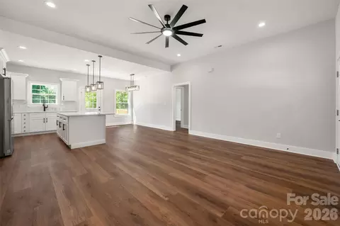 Living - 501 Snow St, Kannapolis, NC 28081 photo 2 of 5