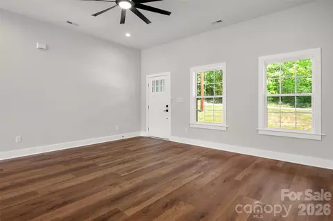 Living - 501 Snow St, Kannapolis, NC 28081 photo 4 of 5