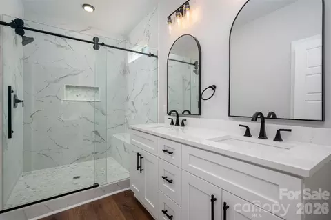Bath - 501 Snow St, Kannapolis, NC 28081 photo 1 of 2
