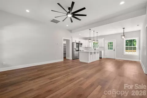 Living - 501 Snow St, Kannapolis, NC 28081 photo 1 of 5