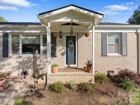 20 E Constance St, Columbus, NC 28722