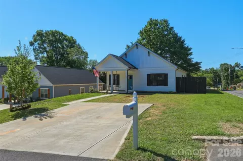 Exterior - 701 E 3rd Ave, Gastonia, NC 28054 photo 3 of 4