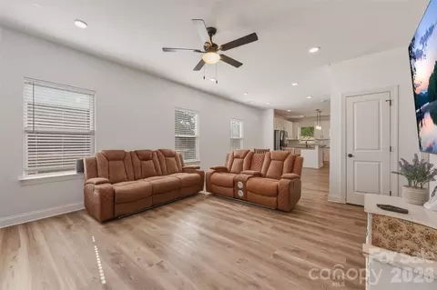Living - 701 E 3rd Ave, Gastonia, NC 28054 photo 1 of 2