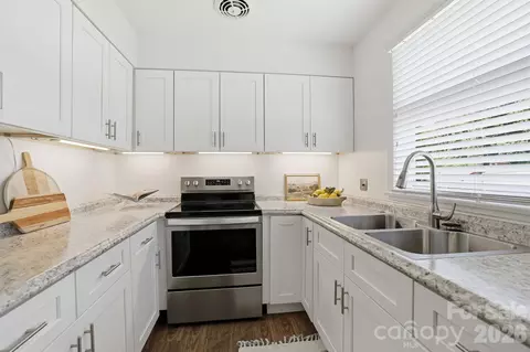 4500 Woodlark Ln, Charlotte, NC 28211