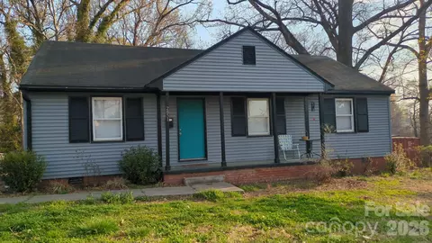 2851 Burbank Dr, Charlotte, NC 28216