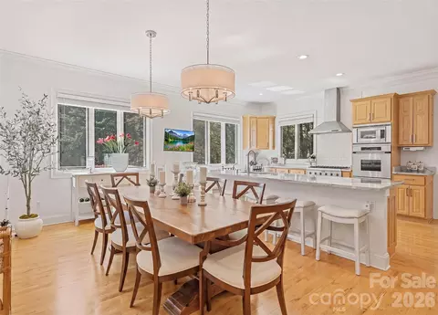 194 Catawba Ln, Waynesville, NC 28786