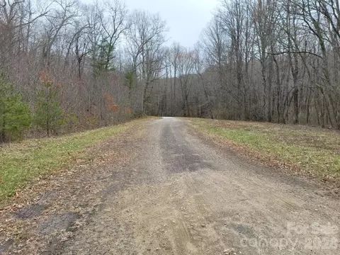 334 Omc Dr, Burnsville, NC 28714