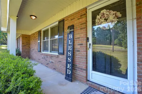 97 Robin Rd, Wadesboro, NC 28170