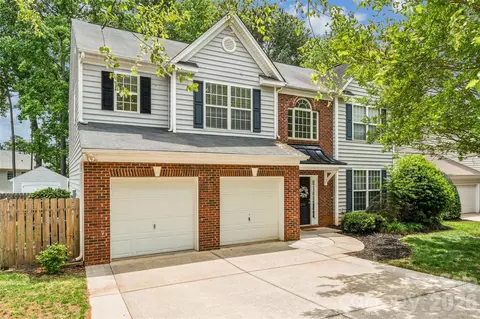 1206 E Arrow Lake Ct, Fort Mill, SC 29707