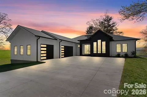 503 Nesbitt Dr, Mills River, NC 28759