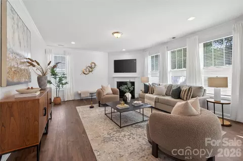 1212 Englewood Dr, Lake Wylie, SC 29710