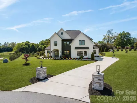 1090 Rolling Meadow Dr, Mooresville, NC 28115