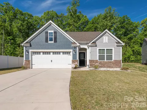 3649 Azalea Ridge Dr, Mount Holly, NC 28120