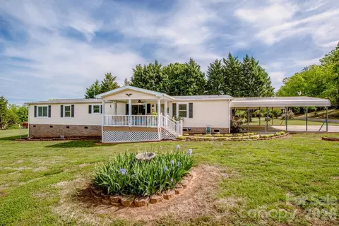 525 Mountain Meadows Dr, Bessemer City, NC 28016