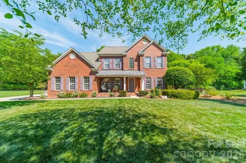 2316 Heath Lake Dr, Mint Hill, NC 28227