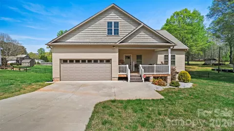 1880 Chestnut Grove Rd, King, NC 27021