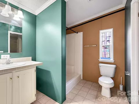 Bath - 119 Laurel Haven Rd, Fairview, NC 28730 photo 1 of 3