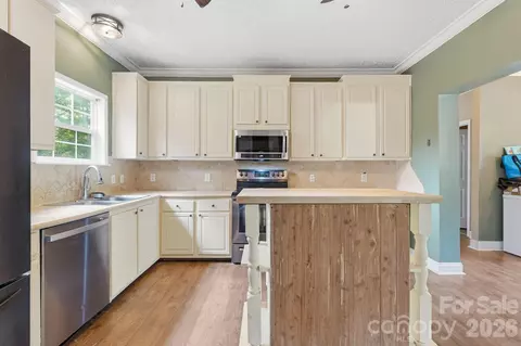 Kitchen - 2825 Sweeping Pine Ln, Denver, NC 28037 photo 4 of 4