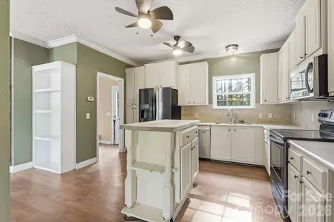 Kitchen - 2825 Sweeping Pine Ln, Denver, NC 28037 photo 3 of 4