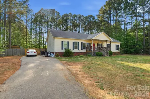 Exterior - 2825 Sweeping Pine Ln, Denver, NC 28037 photo 2 of 5
