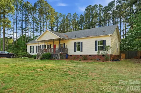 Exterior - 2825 Sweeping Pine Ln, Denver, NC 28037 photo 3 of 5