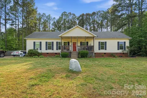2825 Sweeping Pine Ln, Denver, NC 28037