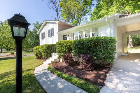 1530 Barberry Ct, Charlotte, NC 28211