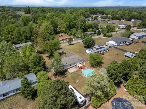 2095 Wildwood Dr, Hickory, NC 28601