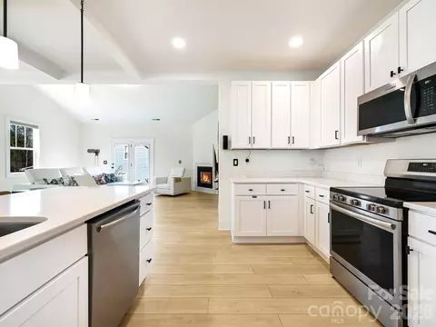 Kitchen - 21 N Christie Ct, Fletcher, NC 28732 photo 4 of 5