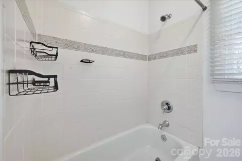 Bath - 20237 Harroway Dr, Cornelius, NC 28031 photo 2 of 2