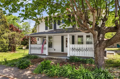 79 Walnut St, Hot Springs, NC 28743