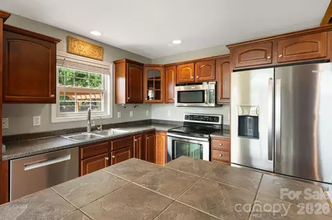 Kitchen - 2011 Edgerton Rd, Mill Spring, NC 28756 photo 3 of 4