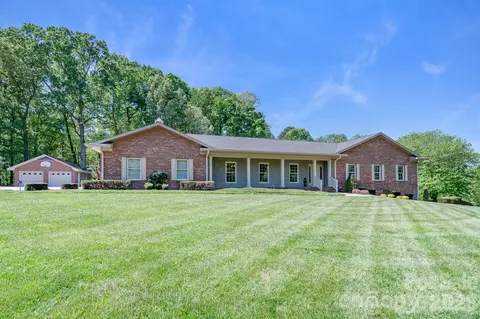1178 Autumn Ln, New London, NC 28127