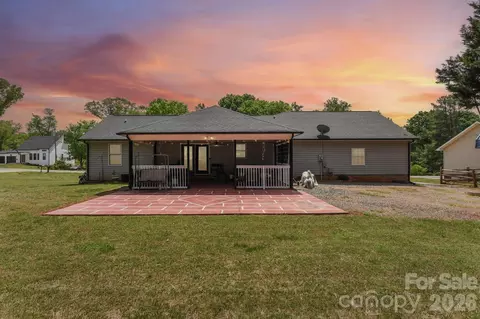 140 Clearview Rd, Statesville, NC 28625