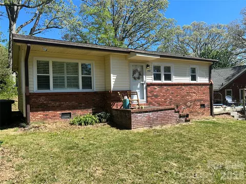 110 9th St, Black Mountain, NC 28711