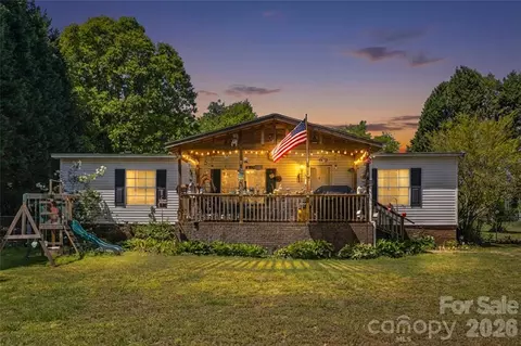 130 Hunterpond Ln, Statesville, NC 28677