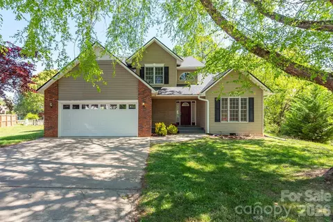 23 Westmont Dr, Asheville, NC 28806