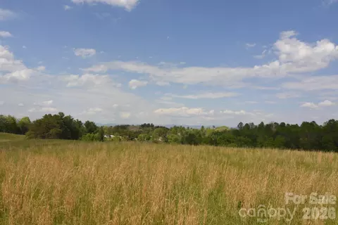 16 Rocking Chair Ln, Leicester, NC 28748