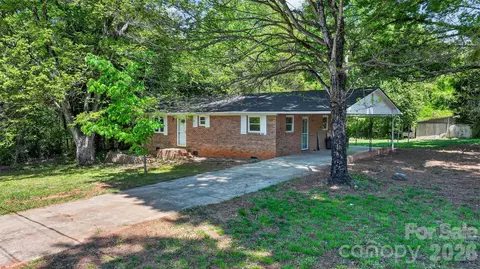 1962 Imperial St, Conover, NC 28613