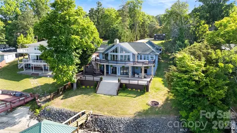 8611 Island Point Rd, Charlotte, NC 28278