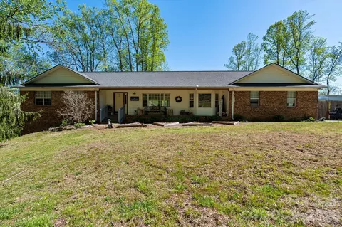 441 Hunters Glen Ln, Hendersonville, NC 28739