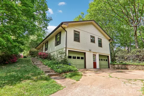14 Forest Ridge Dr, Arden, NC 28704