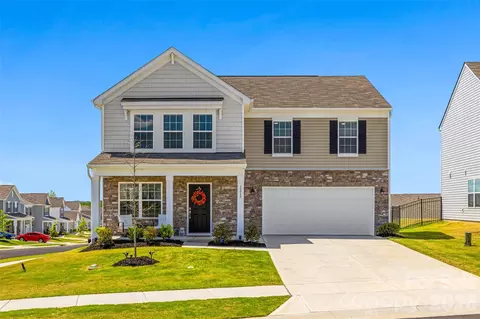 1210 Old Fort Dr, Edgemoor, SC 29712