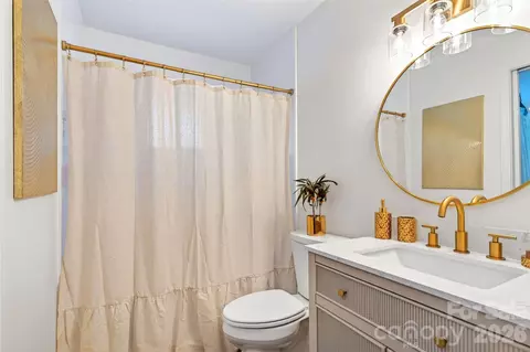 Bath - 263 Fairway Ln, Spruce Pine, NC 28777 photo 3 of 4