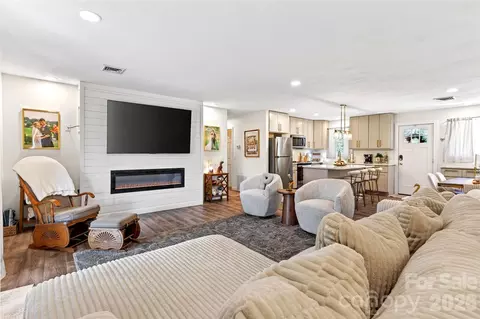 263 Fairway Ln, Spruce Pine, NC 28777